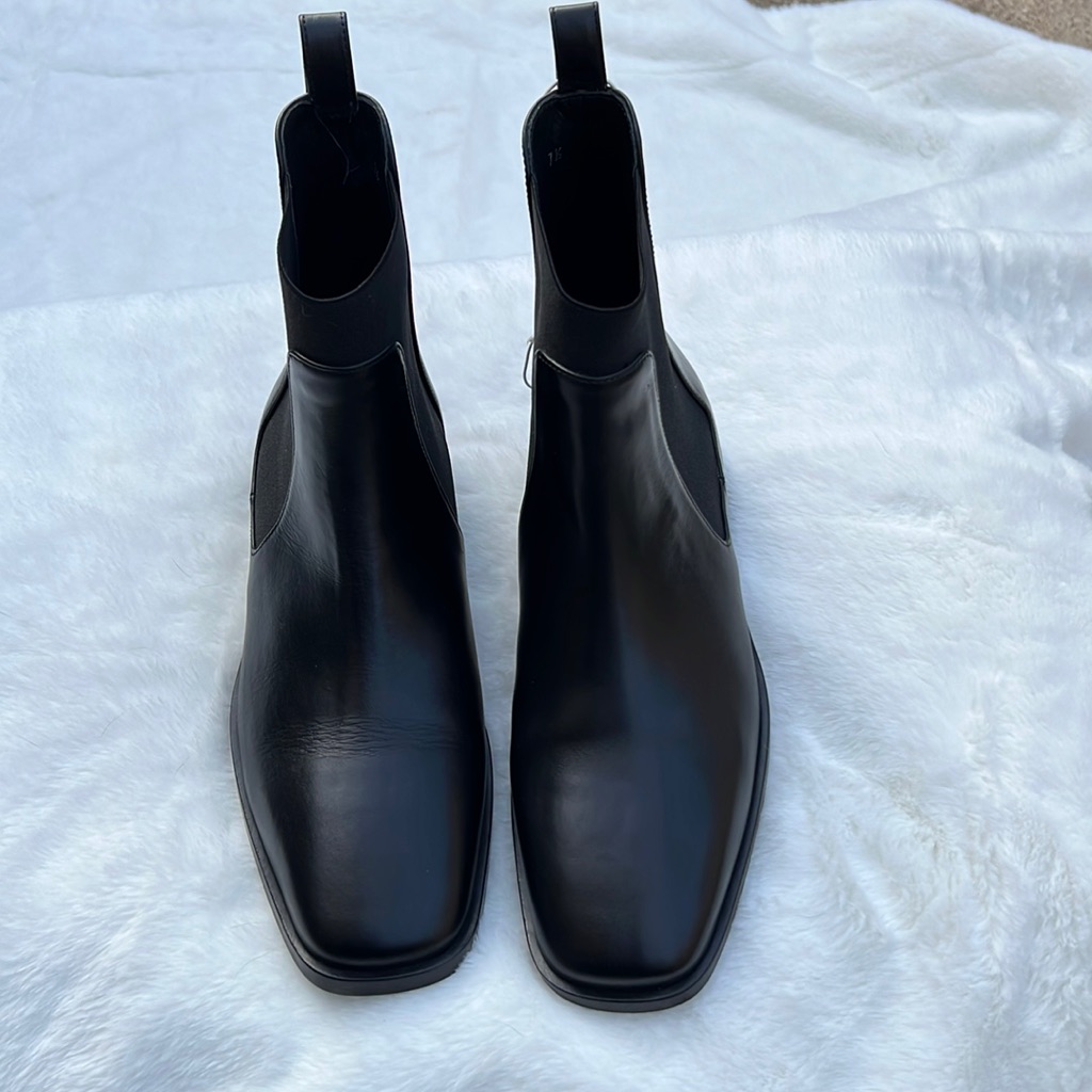 Everlane Black Leather Chelsea Ankle Boots